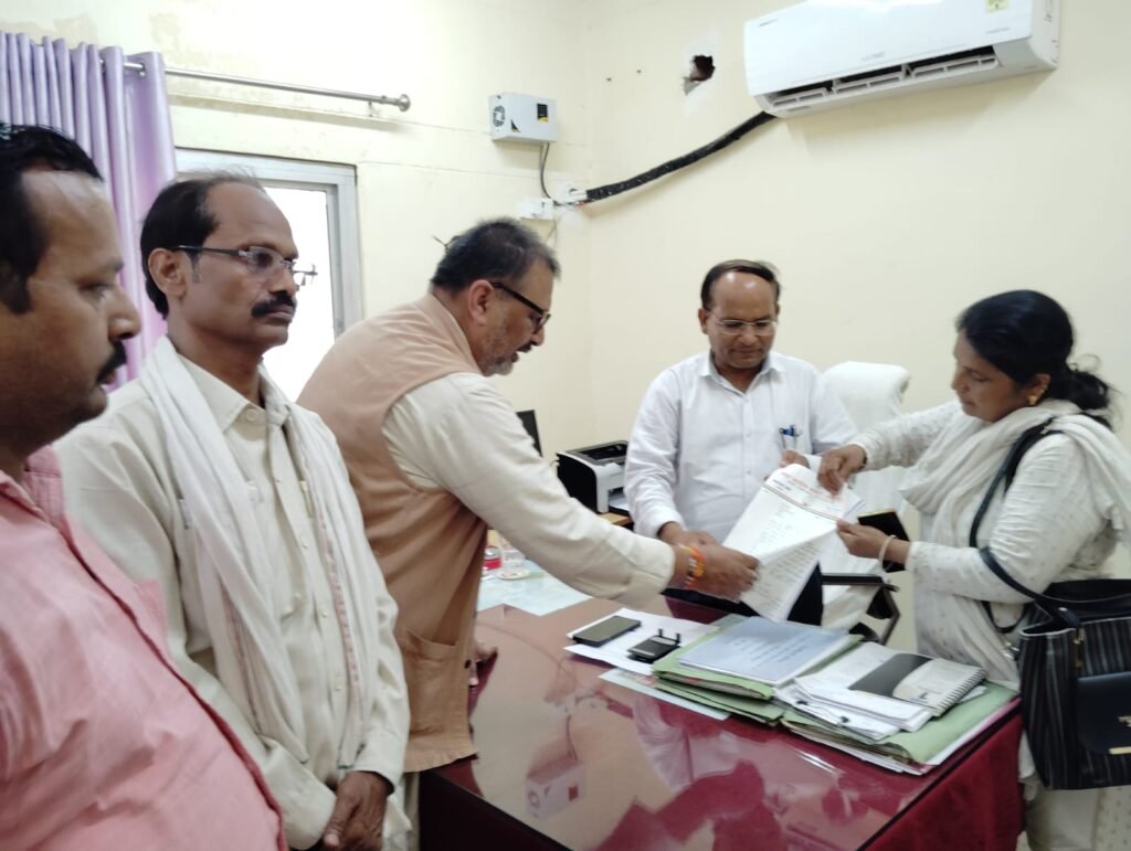 जनता की विभिन्न समस्या को लेकर दिया गया ज्ञापन