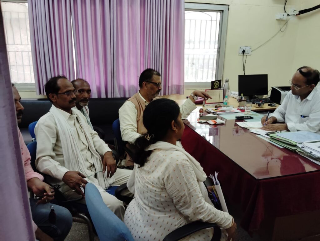 जनता की विभिन्न समस्याओं को लेकर कांग्रेस जन ने दिया ज्ञापन 