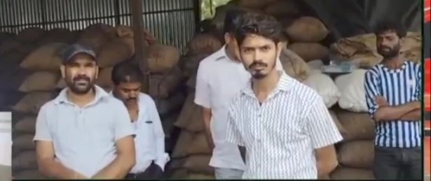 व्यापारी पहुंचे जिलाधिकारी के पास 