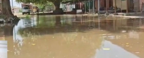 गल्ला मंडी में भरा बारिश का पानी 