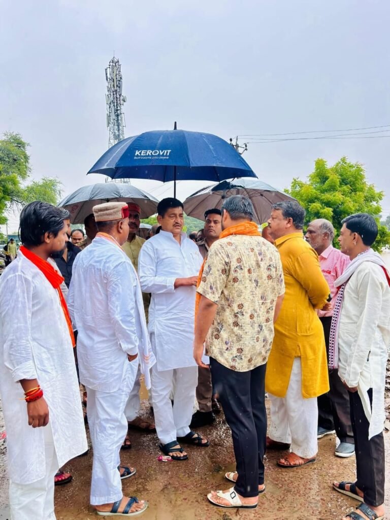 जल शक्ति राज्यमंत्री ने किया बाढ़ क्षेत्र का निरिक्षण 