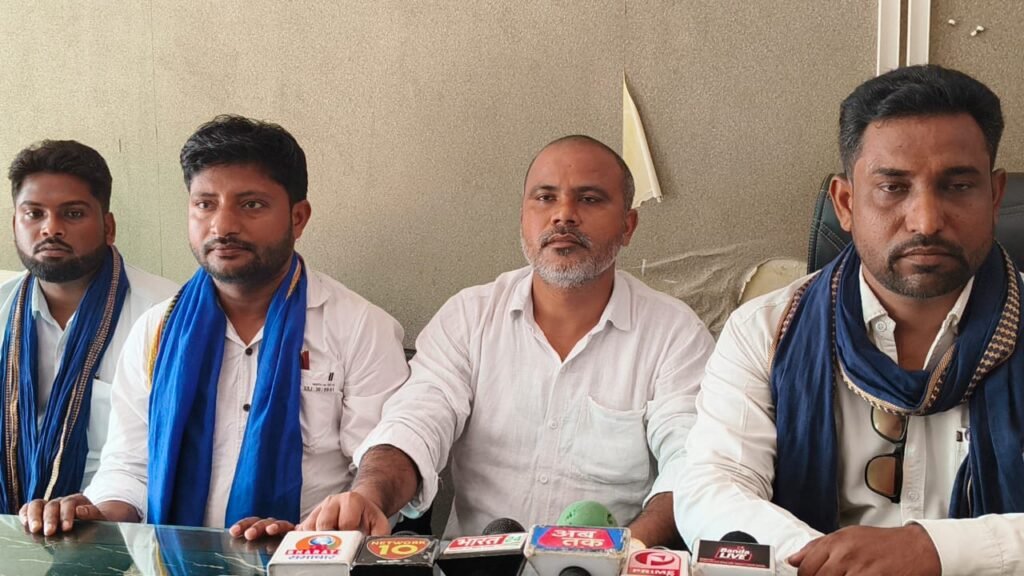 आजाद समाज पार्टी द्वारा जानकारी देते हुए 